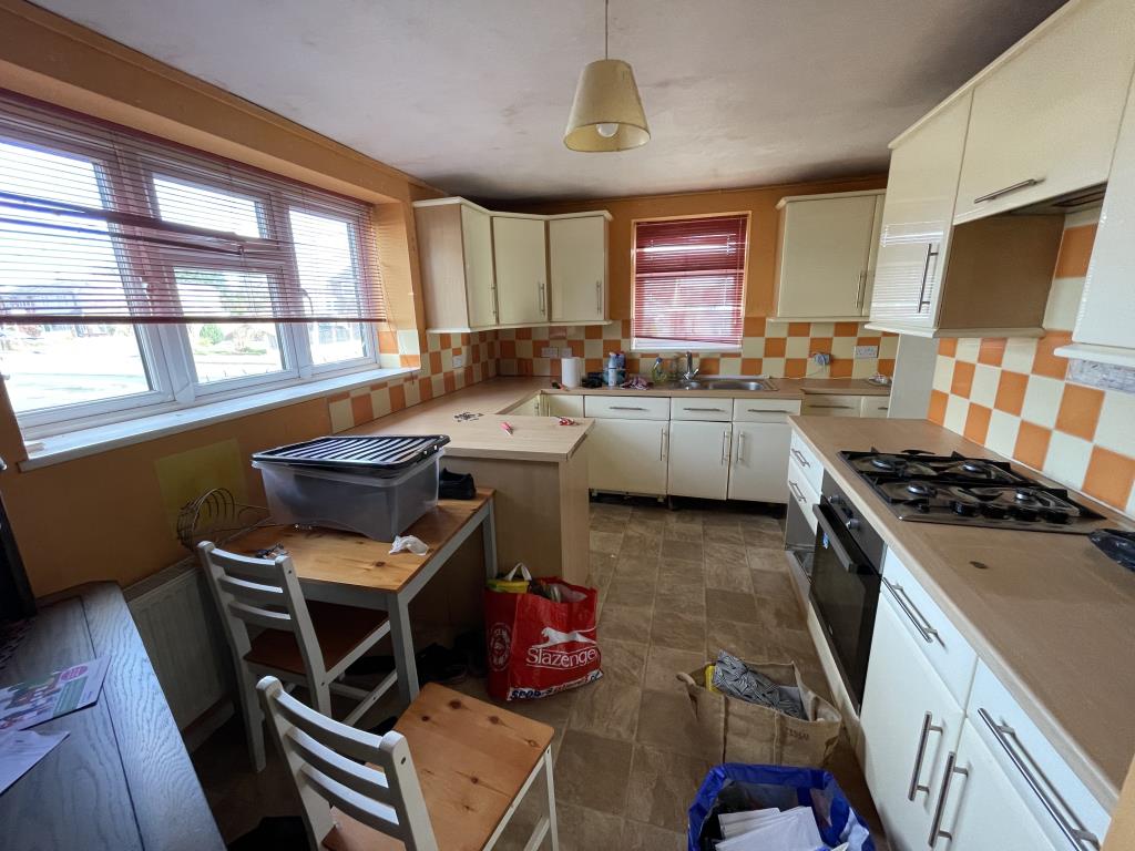 Lot: 95 - HOUSE IN POPULAR RESIDENTIAL AREA FOR INVESTMENT OR OCCUPATION - Inside image of kitchen from hallway